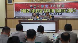 Kapolres Pasaman Barat AKBP Agung Tribawanto didampingi Kabag Ops Kompol Muzhendra.