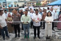 Suasana peresmian Resto Viktim's Waterpark owner Viktor Timo (Kiri) dan Asisten III Moch Agung Adati (Tengah) Imelda Wikas (Kanan)//Foto: Bams.